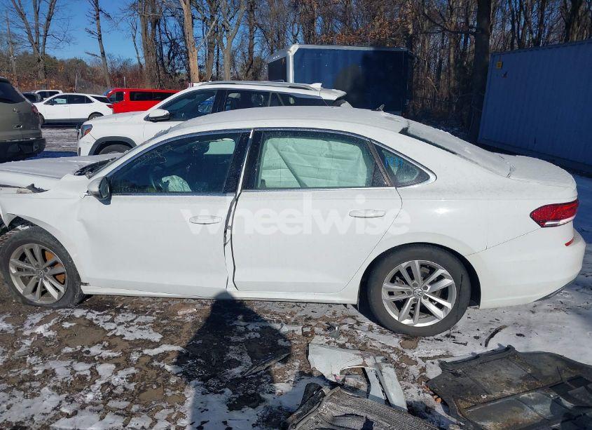 Photo 13 of 2020 Volkswagen Passat 2.0T SE (VIN 1VWSA7A3XLC010736)