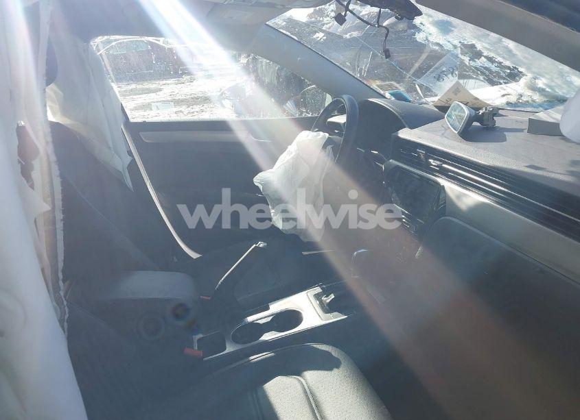 Photo 5 of 2020 Volkswagen Passat 2.0T SE (VIN 1VWSA7A3XLC010736)