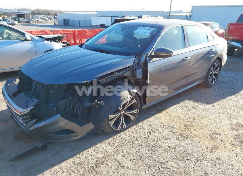 Photo 2 of 2021 Volkswagen Passat 2.0T SE (VIN 1VWSA7A3XMC008583)