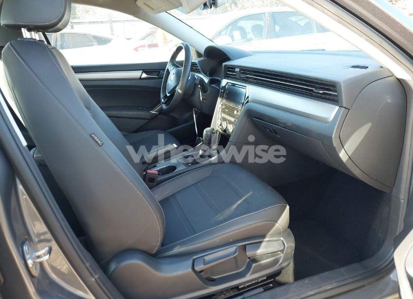 Photo 5 of 2021 Volkswagen Passat 2.0T SE (VIN 1VWSA7A3XMC008583)