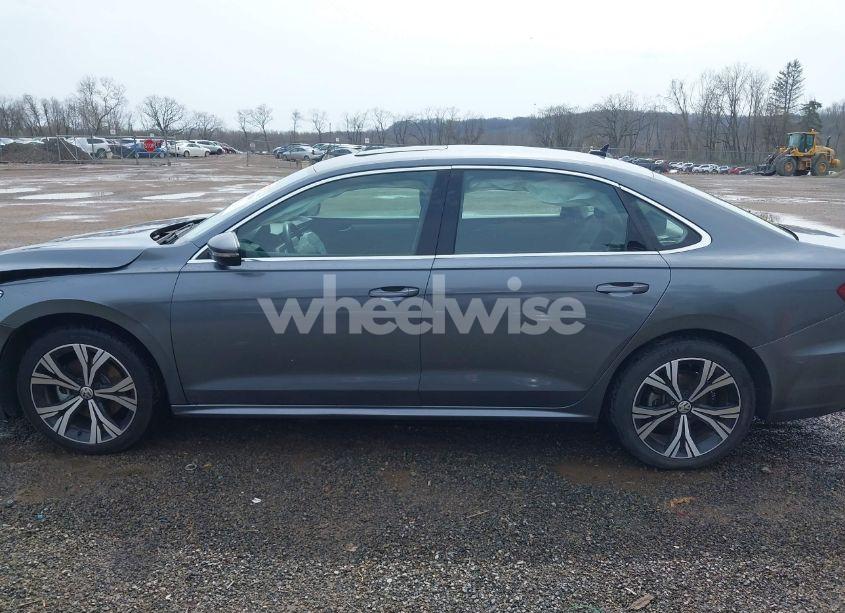 Photo 14 of 2021 Volkswagen Passat 2.0T SE (VIN 1VWSA7A3XMC011113)