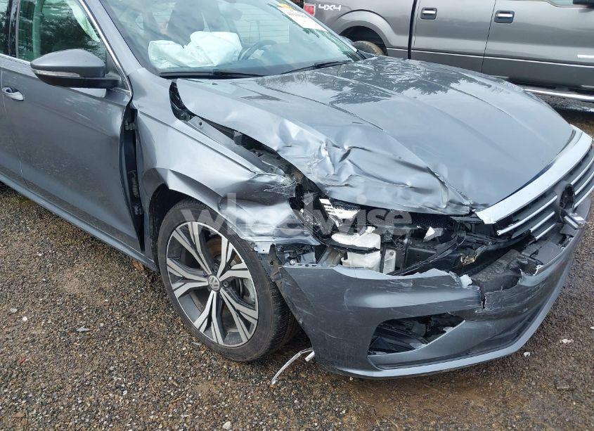 Photo 6 of 2021 Volkswagen Passat 2.0T SE (VIN 1VWSA7A3XMC011113)