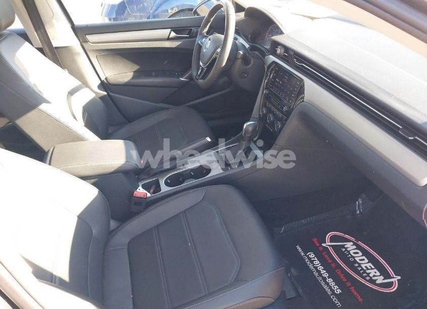 Photo 5 of 2021 Volkswagen Passat 2.0T SE (VIN 1VWSA7A3XMC011757)