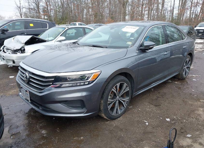Photo 2 of 2022 Volkswagen Passat 2.0T SE (VIN 1VWSA7A3XNC004020)