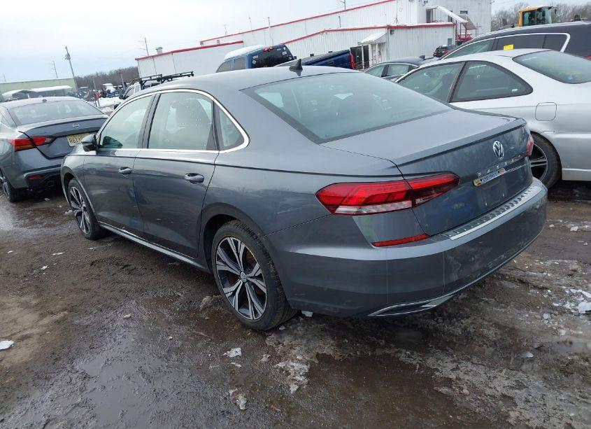 Photo 3 of 2022 Volkswagen Passat 2.0T SE (VIN 1VWSA7A3XNC004020)
