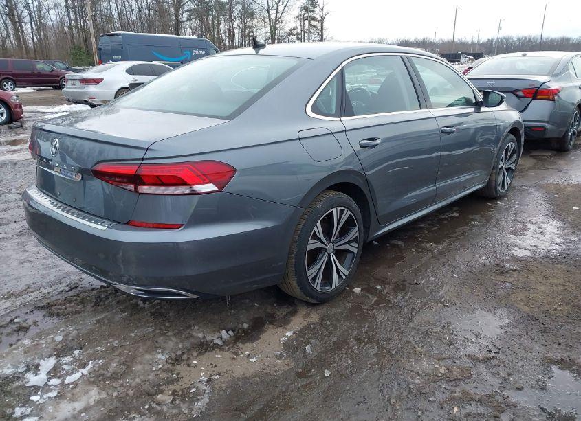 Photo 4 of 2022 Volkswagen Passat 2.0T SE (VIN 1VWSA7A3XNC004020)