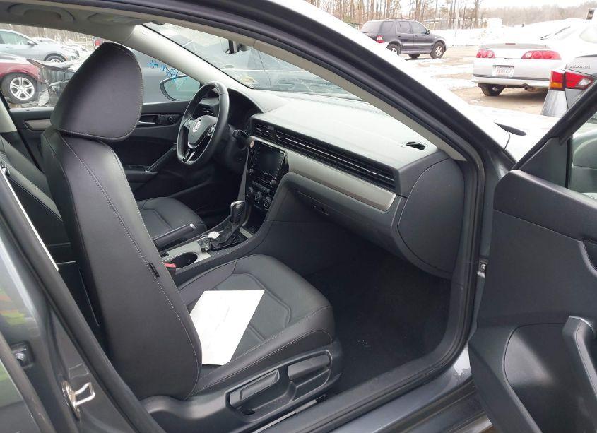 Photo 5 of 2022 Volkswagen Passat 2.0T SE (VIN 1VWSA7A3XNC004020)