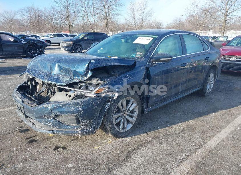 Photo 2 of 2020 Volkswagen Passat 2.0T SE (VIN 1VWWA7A3XLC009412)
