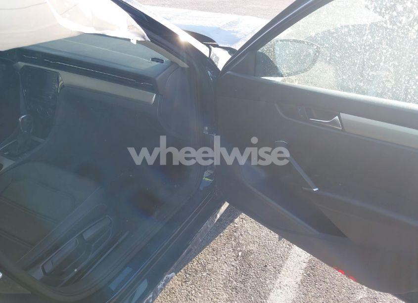 Photo 5 of 2020 Volkswagen Passat 2.0T SE (VIN 1VWWA7A3XLC009412)