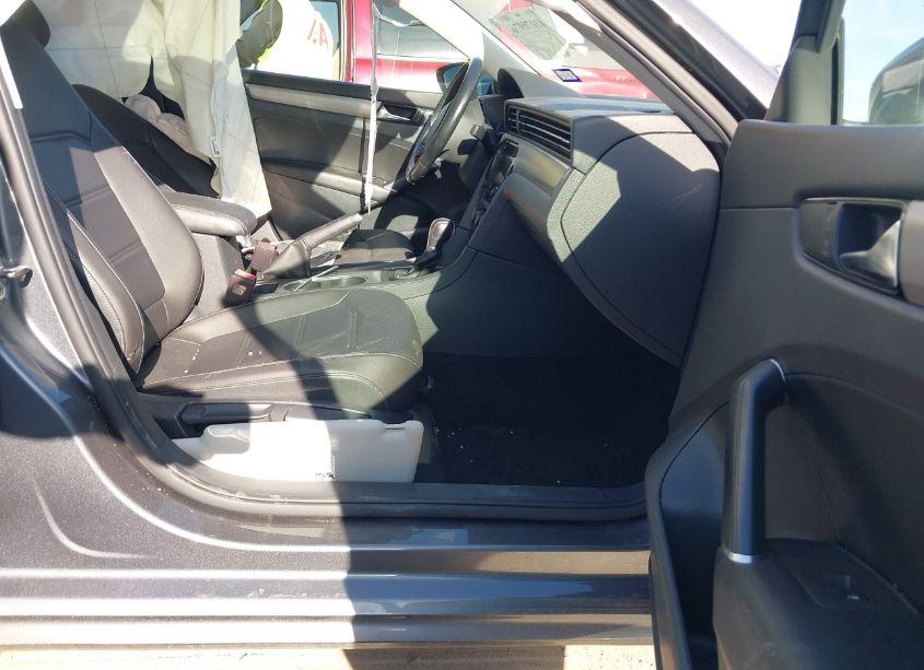 Photo 5 of 2020 Volkswagen Passat 2.0T SE (VIN 1VWWA7A3XLC012391)