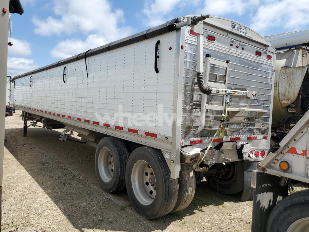 Photo 3 of 2024 WILSON HOGTRAILER HOPPER (VIN 1W1K44320R7726940)