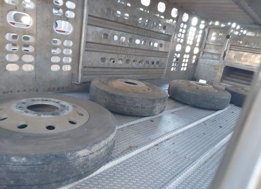 Photo 8 of 2004 Wilson Trailer CO LIVESTOCK SEMI TRAILER (VIN 1W1UCS2K84D527288)