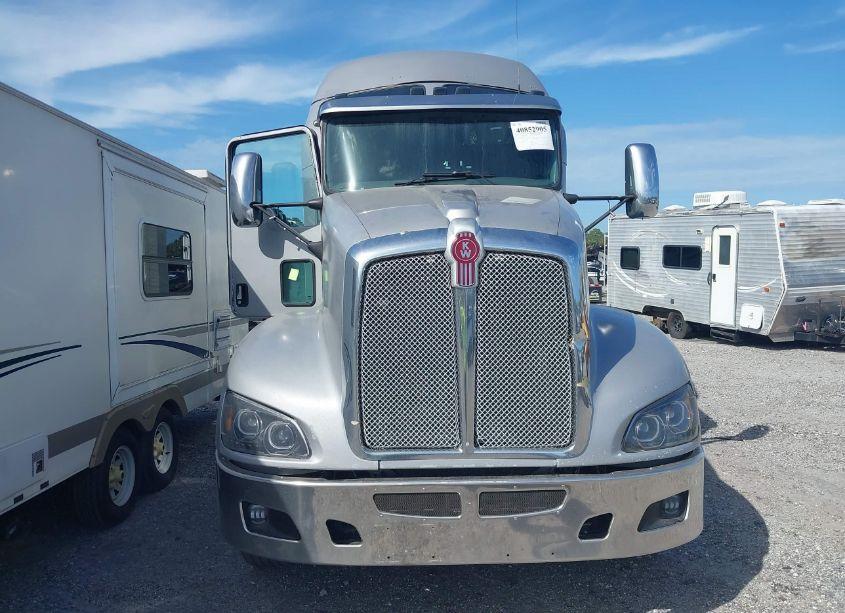 Photo 11 of 2015 Kenworth Construction T660 (VIN 1XKAD49X4FJ446014)