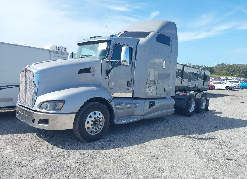 Photo 2 of 2015 Kenworth Construction T660 (VIN 1XKAD49X4FJ446014)