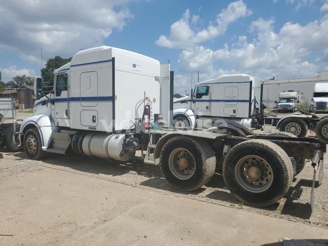 2015 KENWORTH T660 SEMI TRUCK (VIN 1XKAD49X6FJ425407) main photo