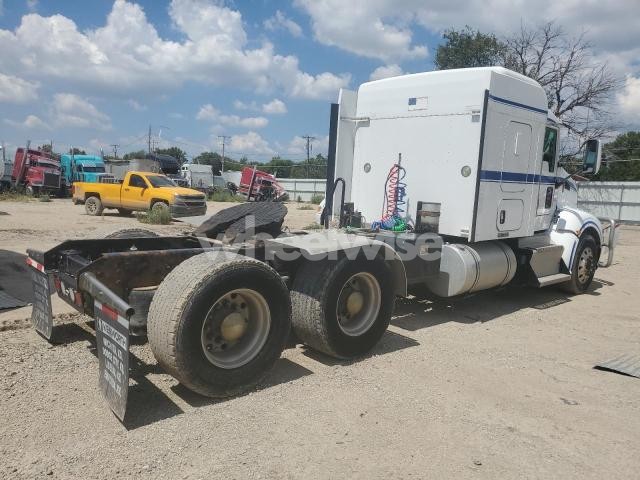 Photo 2 of 2015 KENWORTH T660 SEMI TRUCK (VIN 1XKAD49X6FJ425407)