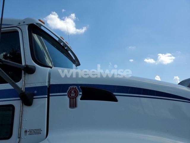 2015 KENWORTH T660 SEMI TRUCK (VIN 1XKAD49X6FJ455460) main photo