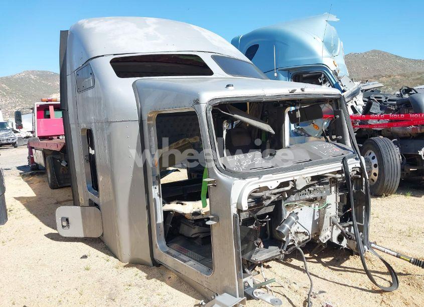 2013 Kenworth Construction T660 (VIN 1XKAD49X7DJ345532) main photo