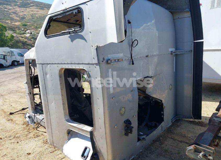 Photo 3 of 2013 Kenworth Construction T660 (VIN 1XKAD49X7DJ345532)