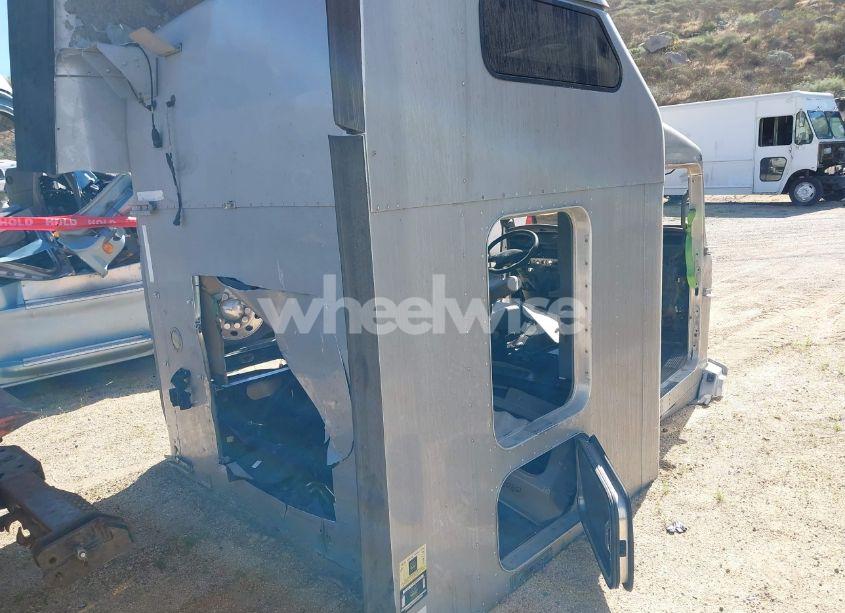 Photo 4 of 2013 Kenworth Construction T660 (VIN 1XKAD49X7DJ345532)