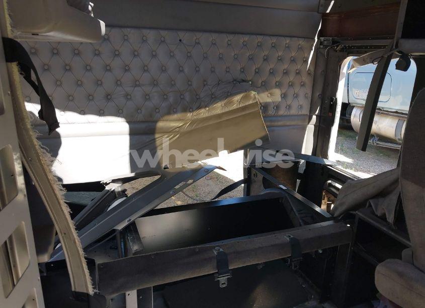 Photo 6 of 2013 Kenworth Construction T660 (VIN 1XKAD49X7DJ345532)