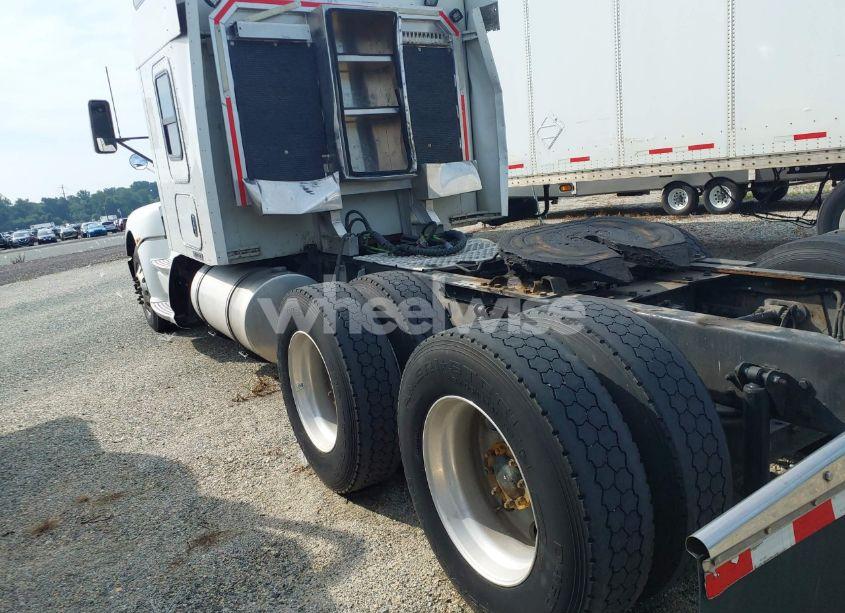 Photo 3 of 2013 Kenworth Construction T660 (VIN 1XKADP9X6DJ336239)