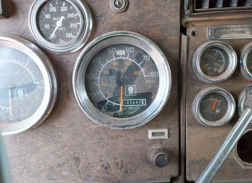 Photo 6 of 1988 Kenworth Construction T800 (VIN 1XKDD29X5JJ512354)