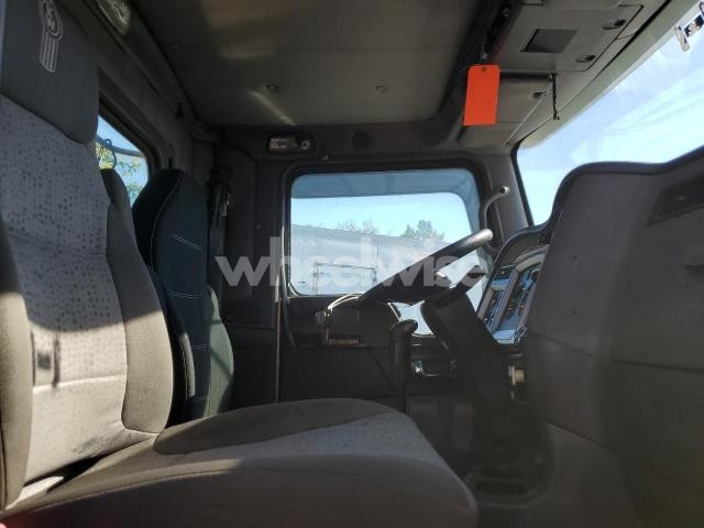 Photo 5 of 2013 KENWORTH T800 SEMI TRUCK (VIN 1XKDD48X0DJ342504)
