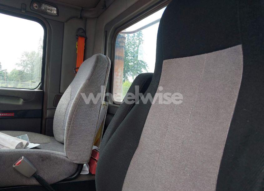 Photo 7 of 2012 Kenworth Construction T800 (VIN 1XKDD49X7CJ334381)