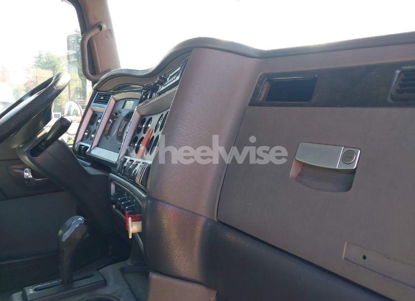 Photo 12 of 2012 Kenworth Construction T800 (VIN 1XKDD49X8CJ334387)