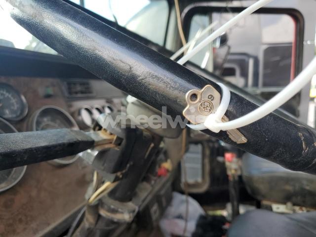 Photo 11 of 1992 KENWORTH T800 DUMP TRUCK (VIN 1XKDDB0X0NJ577969)