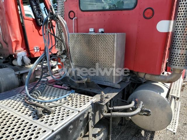 Photo 4 of 2007 KENWORTH T800 SEMI TRUCK (VIN 1XKDDB0X17J179530)