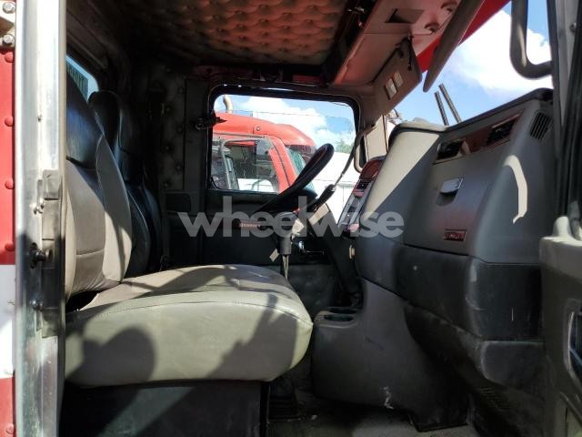 Photo 8 of 2007 KENWORTH T800 SEMI TRUCK (VIN 1XKDDB0X17J179530)