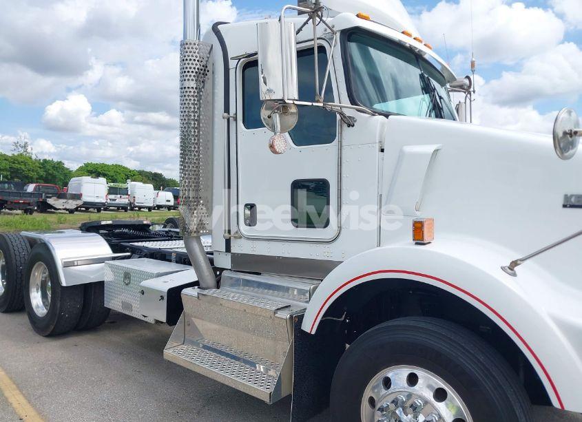 Photo 15 of 2015 Kenworth Construction T800 (VIN 1XKDDP9X2FJ422664)