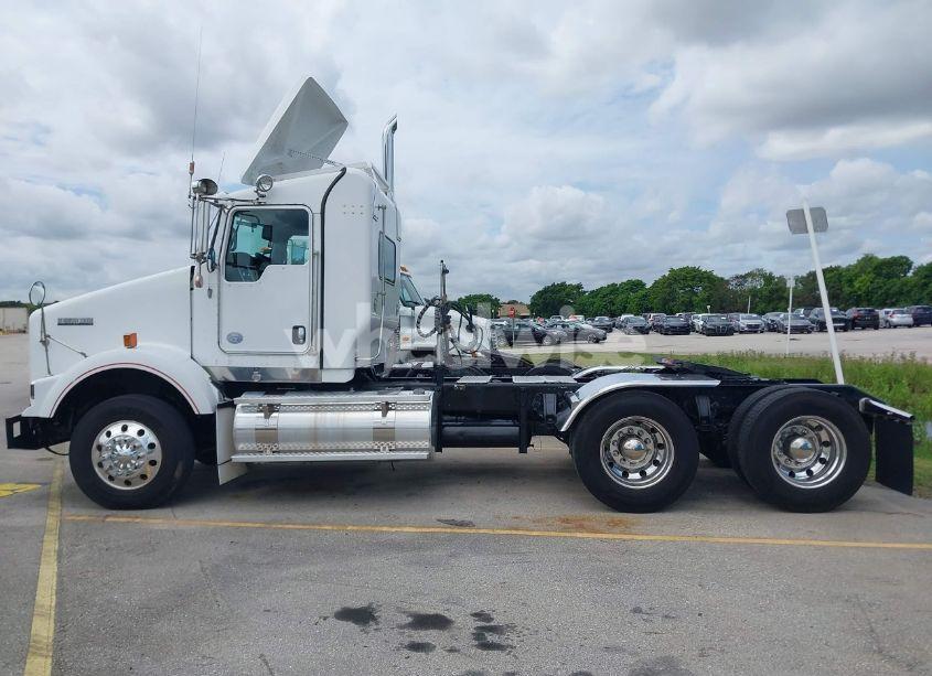 Photo 16 of 2015 Kenworth Construction T800 (VIN 1XKDDP9X2FJ422664)