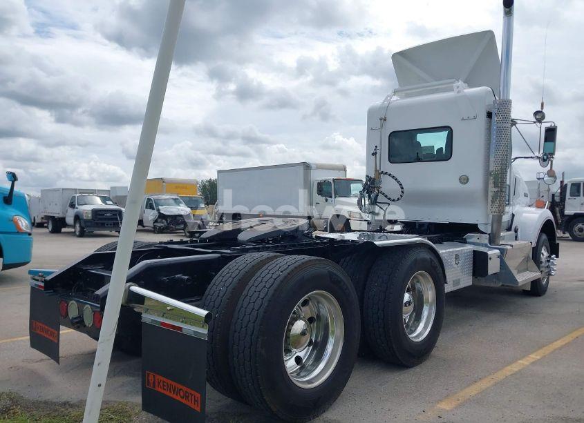 Photo 4 of 2015 Kenworth Construction T800 (VIN 1XKDDP9X2FJ422664)