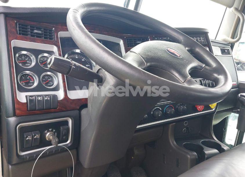 Photo 6 of 2015 Kenworth Construction T800 (VIN 1XKDDP9X2FJ422664)