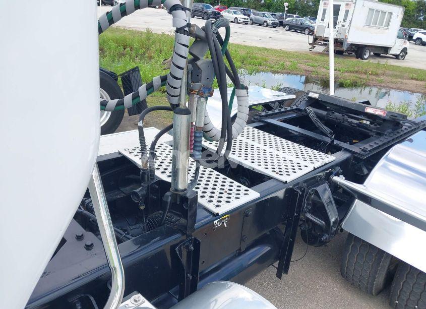 Photo 7 of 2015 Kenworth Construction T800 (VIN 1XKDDP9X2FJ422664)