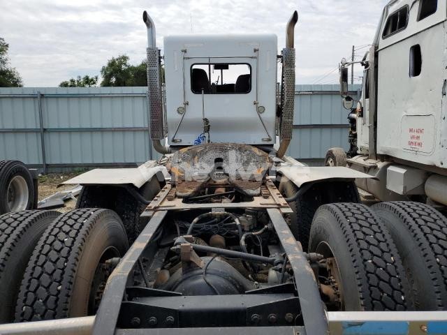 2013 KENWORTH T800 SEMI TRUCK (VIN 1XKDDP9X4DJ363999) main photo