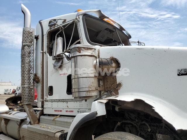Photo 2 of 2013 KENWORTH T800 SEMI TRUCK (VIN 1XKDDP9X4DJ363999)