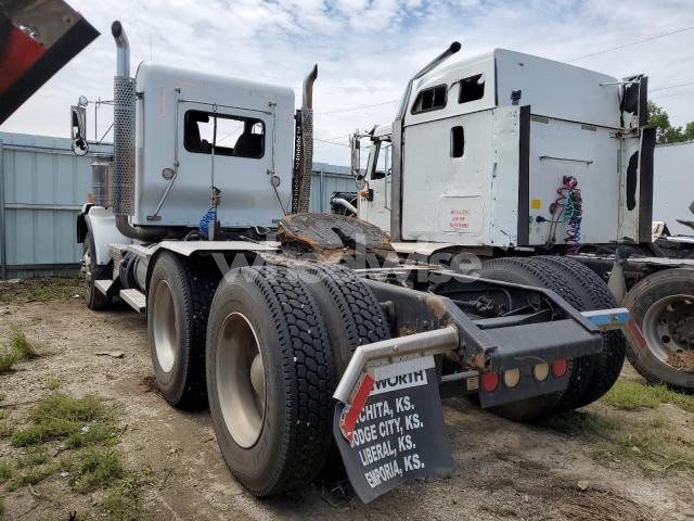 Photo 3 of 2013 KENWORTH T800 SEMI TRUCK (VIN 1XKDDP9X4DJ363999)