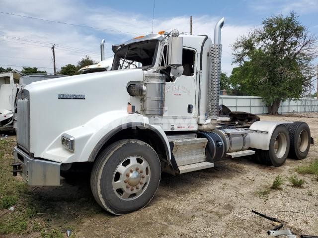 Photo 5 of 2013 KENWORTH T800 SEMI TRUCK (VIN 1XKDDP9X4DJ363999)