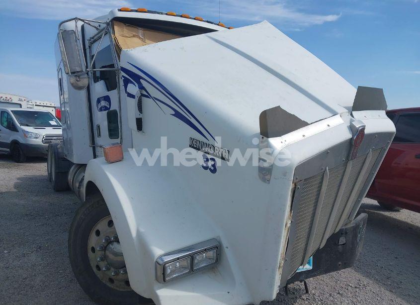 2002 Kenworth T800 T800 (VIN 1XKDDU9X52J893121) main photo