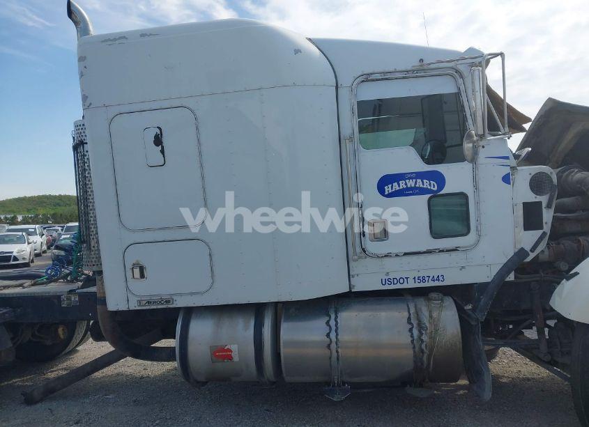 Photo 13 of 2002 Kenworth T800 T800 (VIN 1XKDDU9X52J893121)