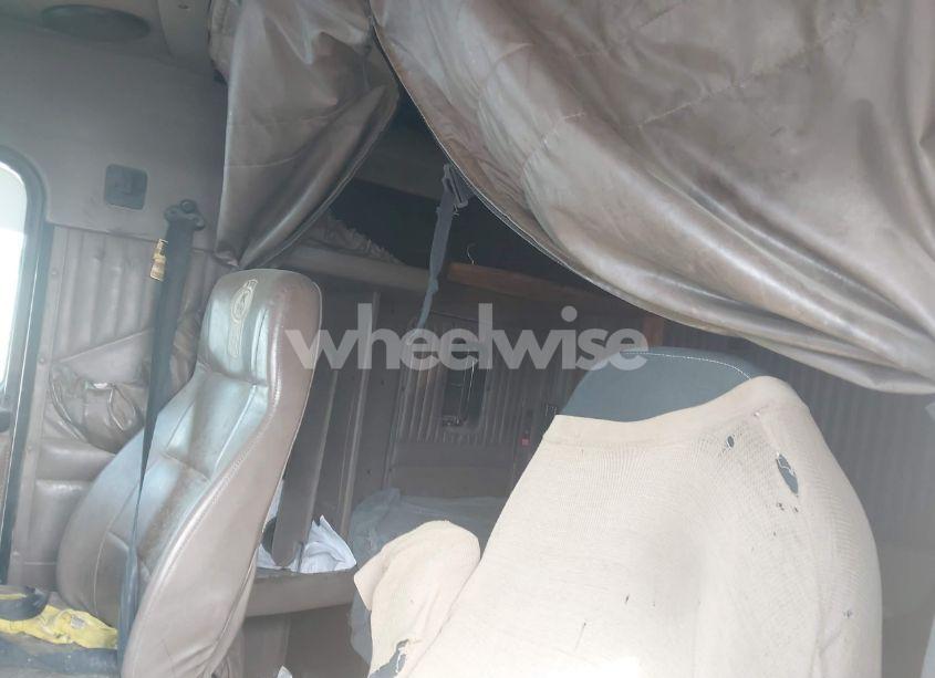 Photo 6 of 2002 Kenworth T800 T800 (VIN 1XKDDU9X52J893121)