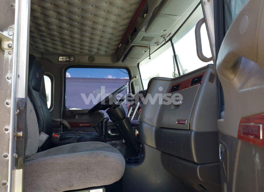 Photo 5 of 2006 Kenworth Construction T800 (VIN 1XKDP4EX76R151128)