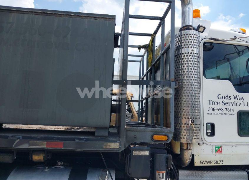 Photo 8 of 2006 Kenworth Construction T800 (VIN 1XKDP4EX76R151128)