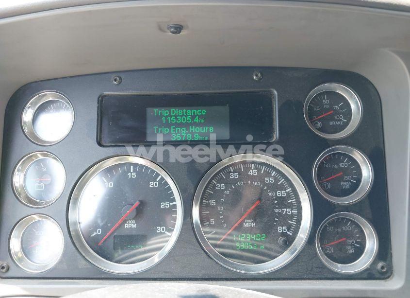 Photo 5 of 2012 Kenworth T700 T700 (VIN 1XKFD48X9CJ315678)