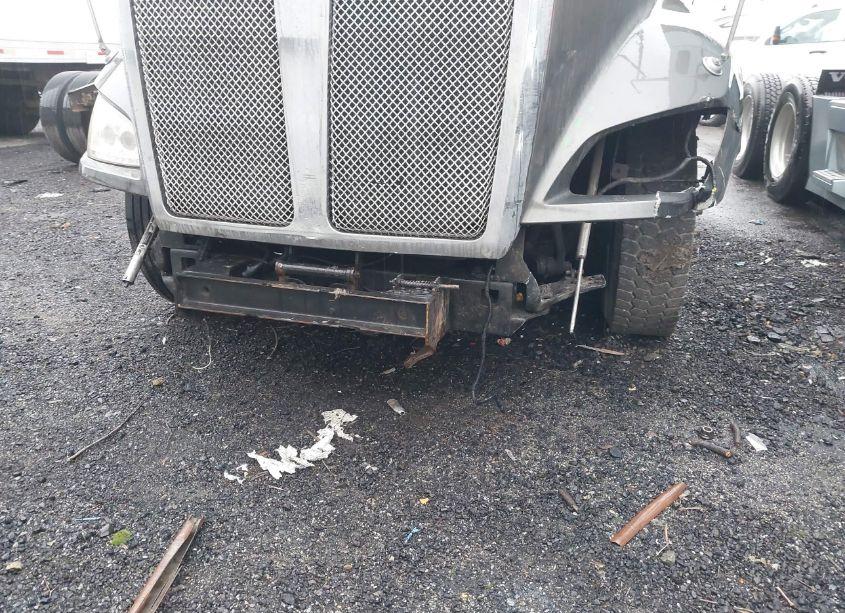 Photo 10 of 2013 Kenworth T700 T700 (VIN 1XKFD49X1DJ347766)