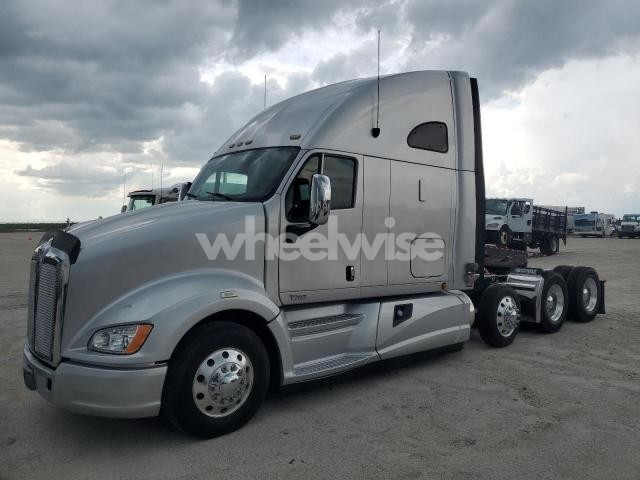 Photo 5 of 2012 KENWORTH CONSTRUCTION T700 (VIN 1XKFD49X5CJ326594)